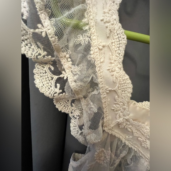 Pinky Boho Ivory Lace Sheer Top - Picture 4 of 9